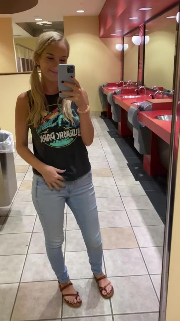 Flashing before the Movie starts! ????