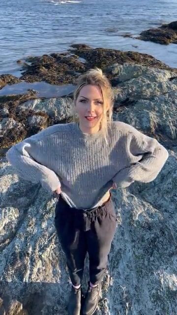 Who doesn’t love the ocean, the warm sun & some nervous titties!