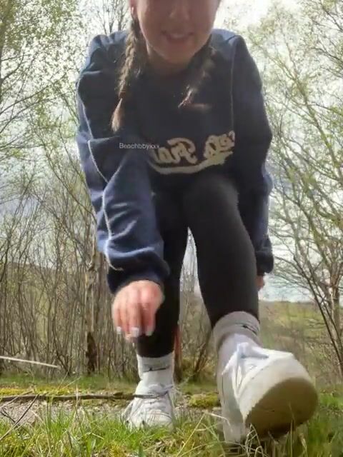 Im just a wild forest girl flashing for you ????