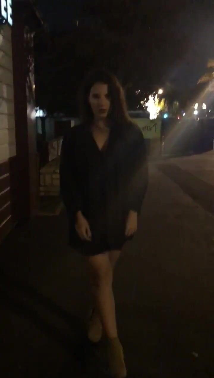 Flashing in the streets (lasirena69)