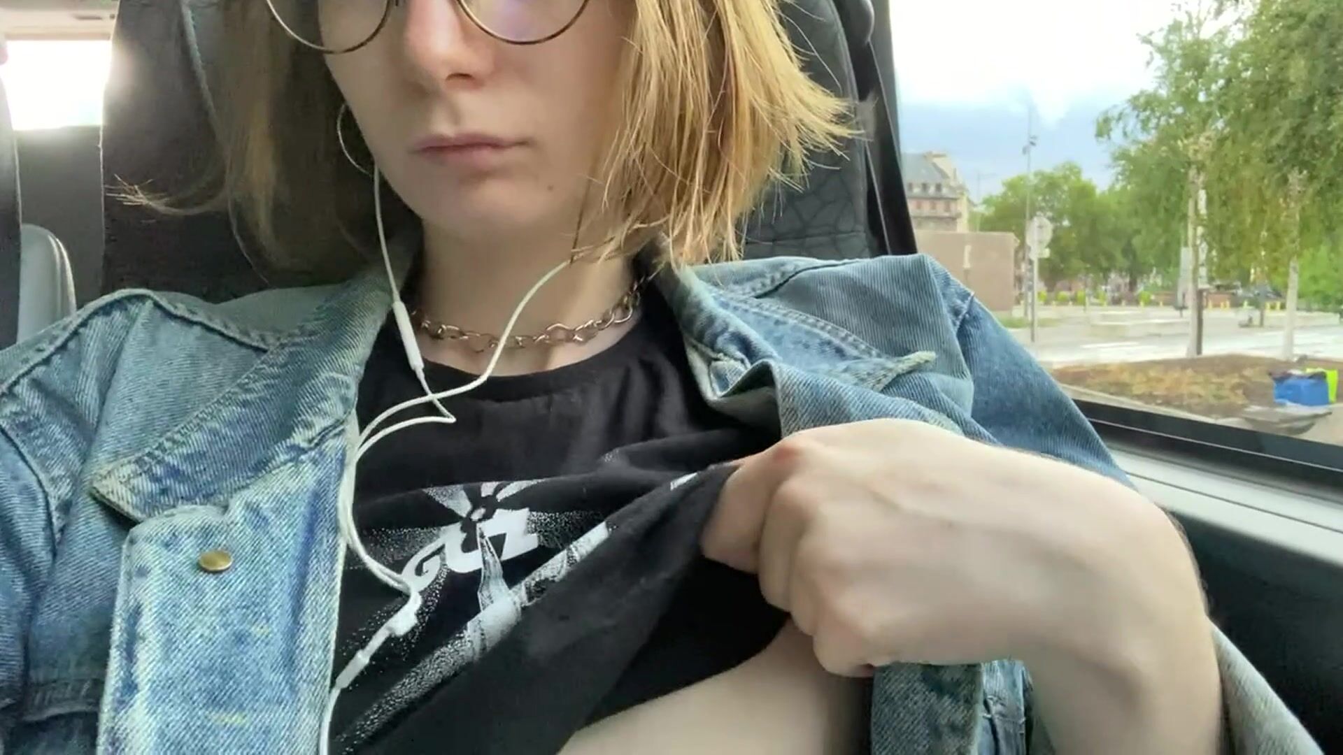 Guess I'm the nerdy girl showing her tits on the bus