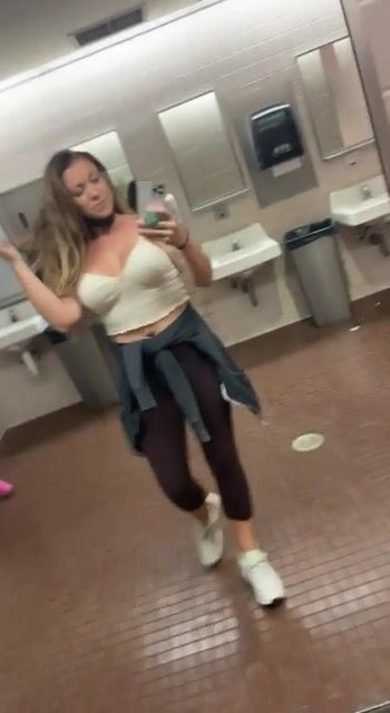 Airports make me horny :P