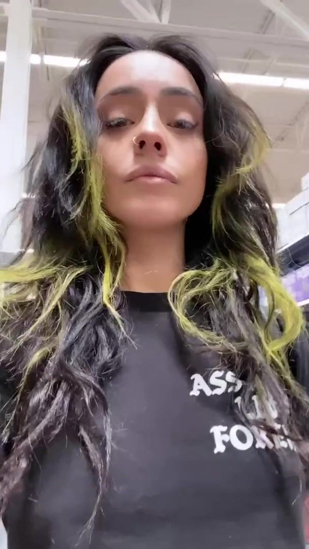 Secretly flashing while shoppers having no clue is such a turn on to me ;)