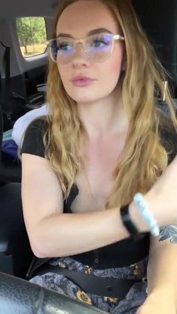 First time flashing while driving! Got so horny that I had to pull over and make myself squirt