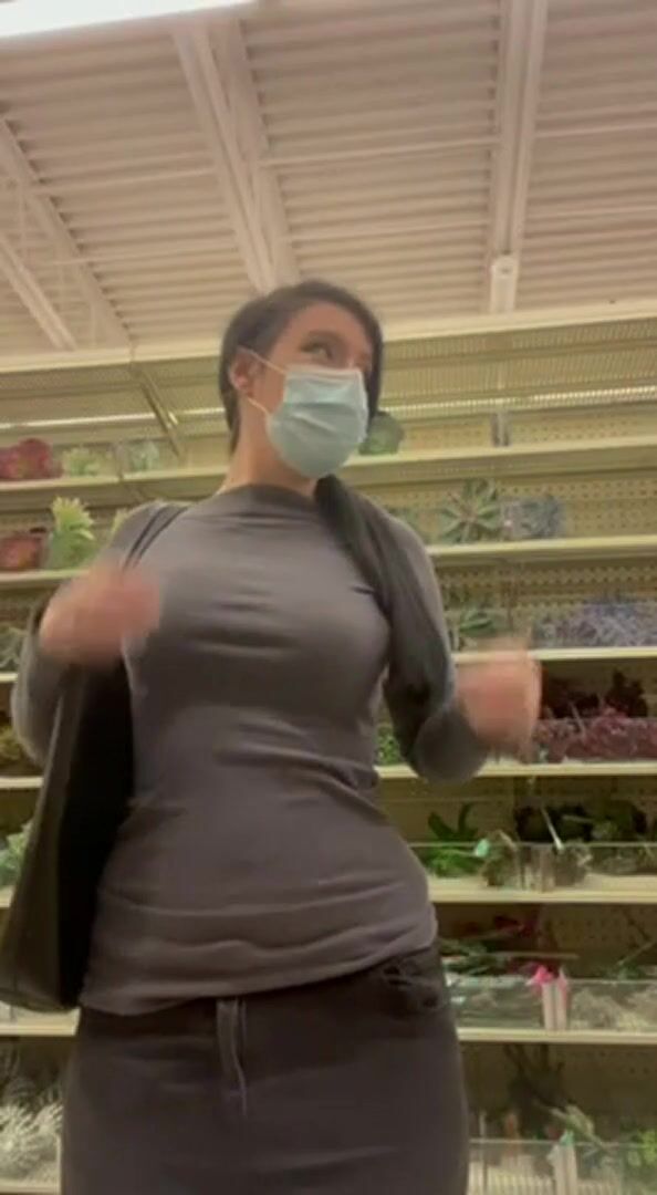 [F] Soo many people kept walking by????????