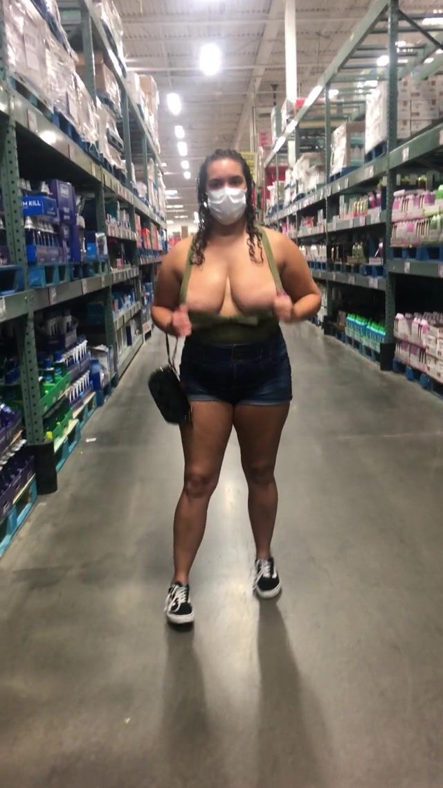 [F]lashing my tits at BJ’s