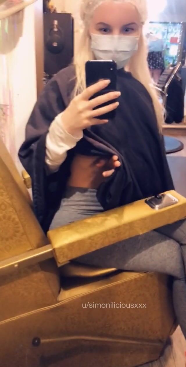I took my tits out at a hair salon and it felt so good