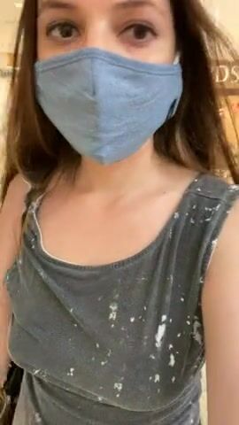 [F]lashing my pussy at the mall