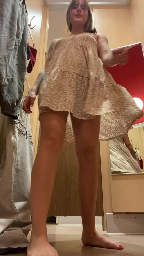 [f] Meet me in the dressing room? ????