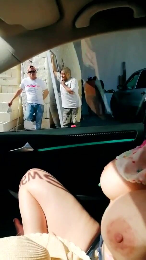 Flashing her tits to some builders