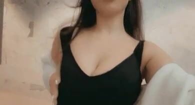 Why I don’t wear bras to work ????