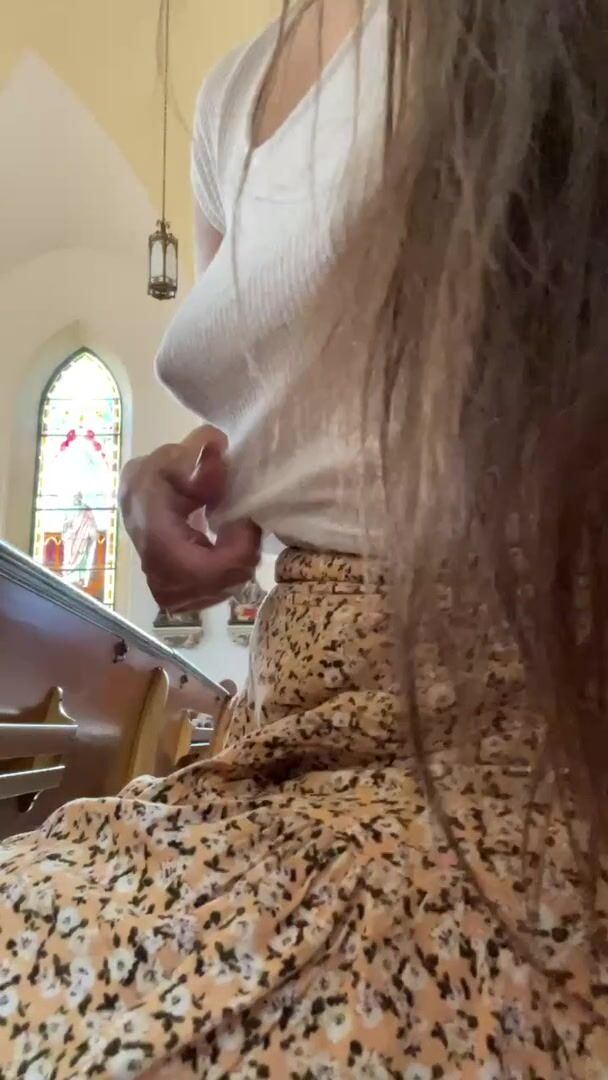 Flashing during church *sound on to hear priest