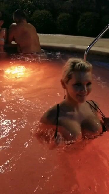 Had lots of fun in the outdoor hot tub at out Hotel ????????????