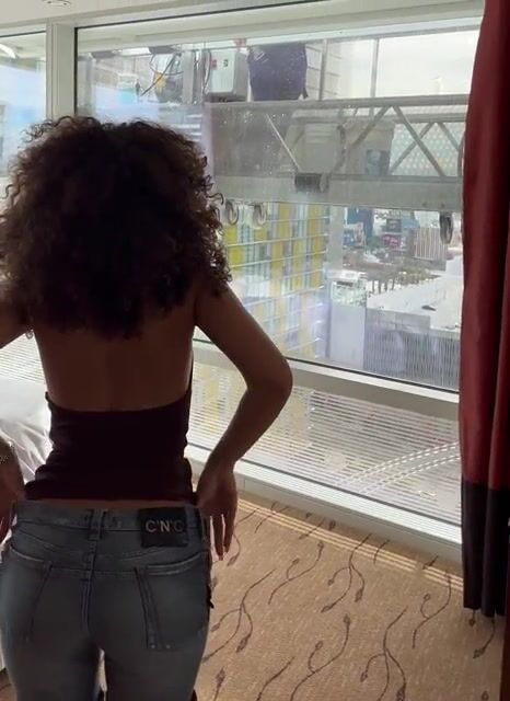 These window cleansers deserve a gift :)