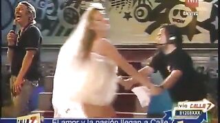 Naked on Stage: Gianella Morengo wardrobe malfunction on Chilean TV #1