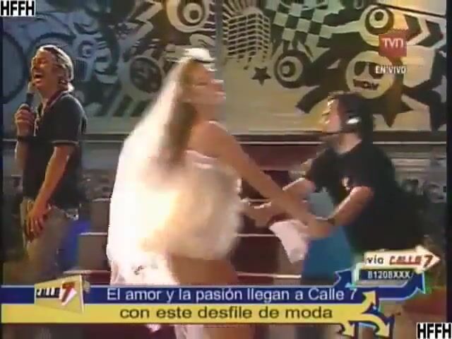 Gianella Morengo wardrobe malfunction on Chilean TV