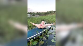 I like to masturbate on water and i want to be fucked here????