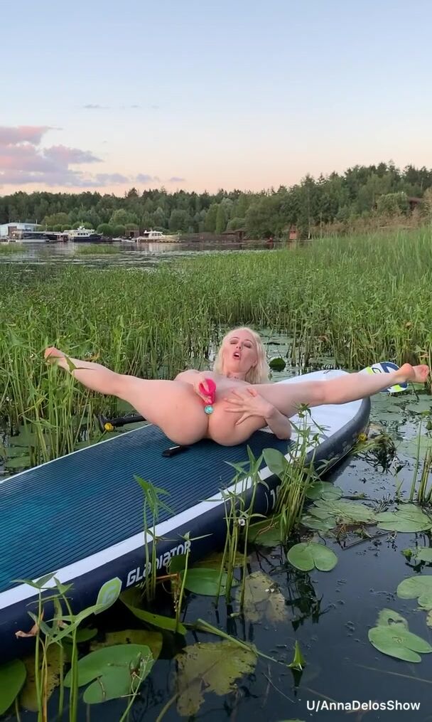 I like to masturbate on water and i want to be fucked here
