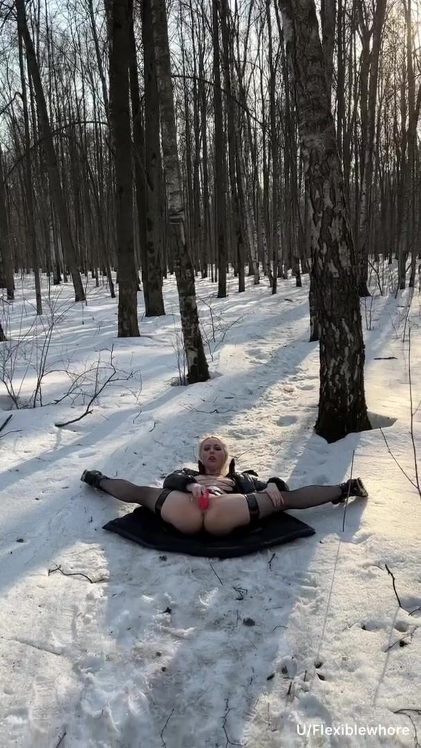 I like to masturbate in a forest but i think it would be better if you fuck me a the forest