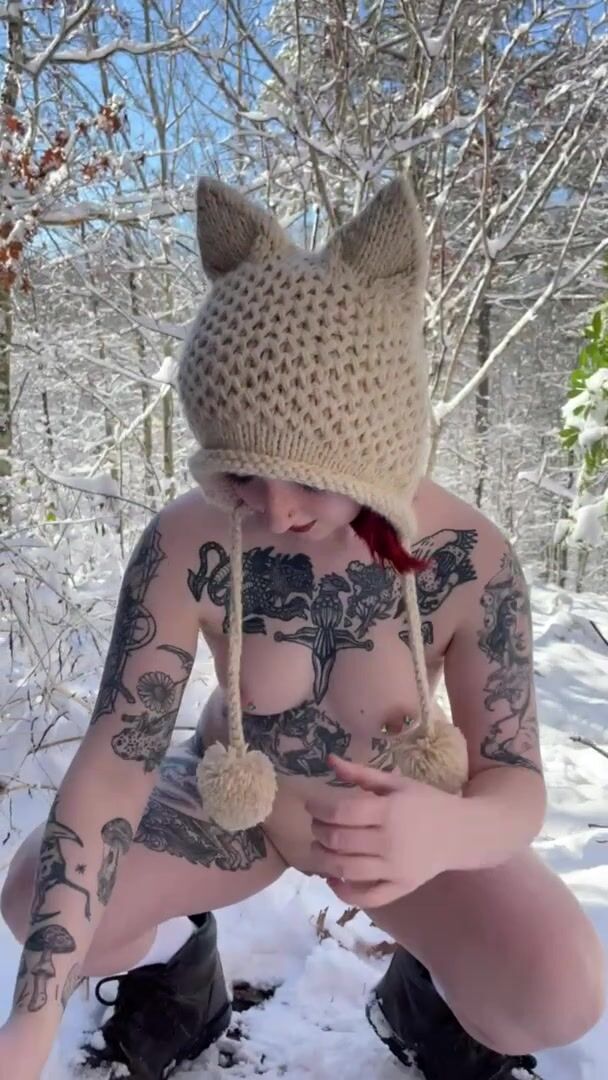 Fingering my little pussy outside <3