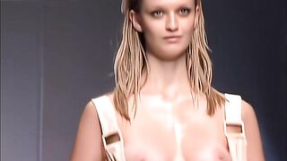 Nude on Stage: AIGNER Spring Summer 2004 Milan - Famous model in HD #4