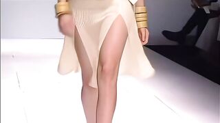 Nude on Stage: AIGNER Spring Summer 2004 Milan - Famous model in HD #3