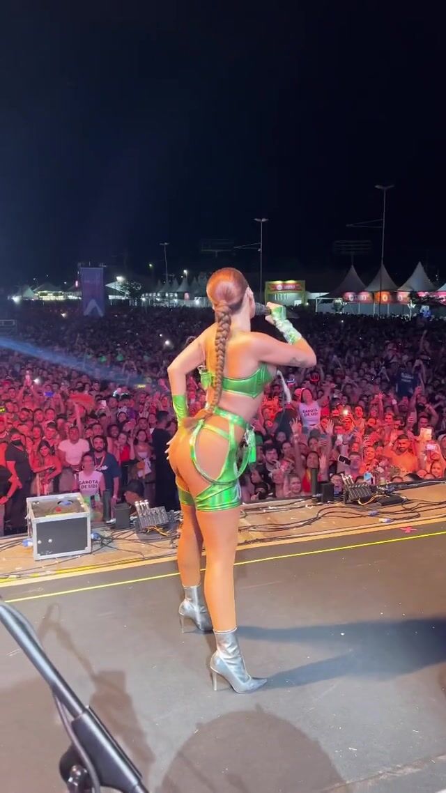 Anitta has one of the best asses in the industry