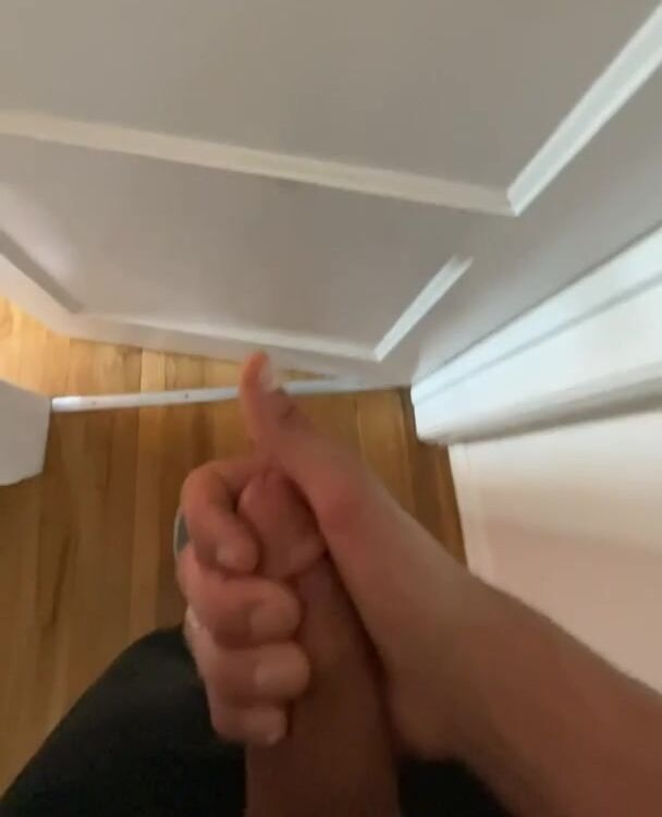 Porn gets old so I snuck in on my friend.. she’s pissed!